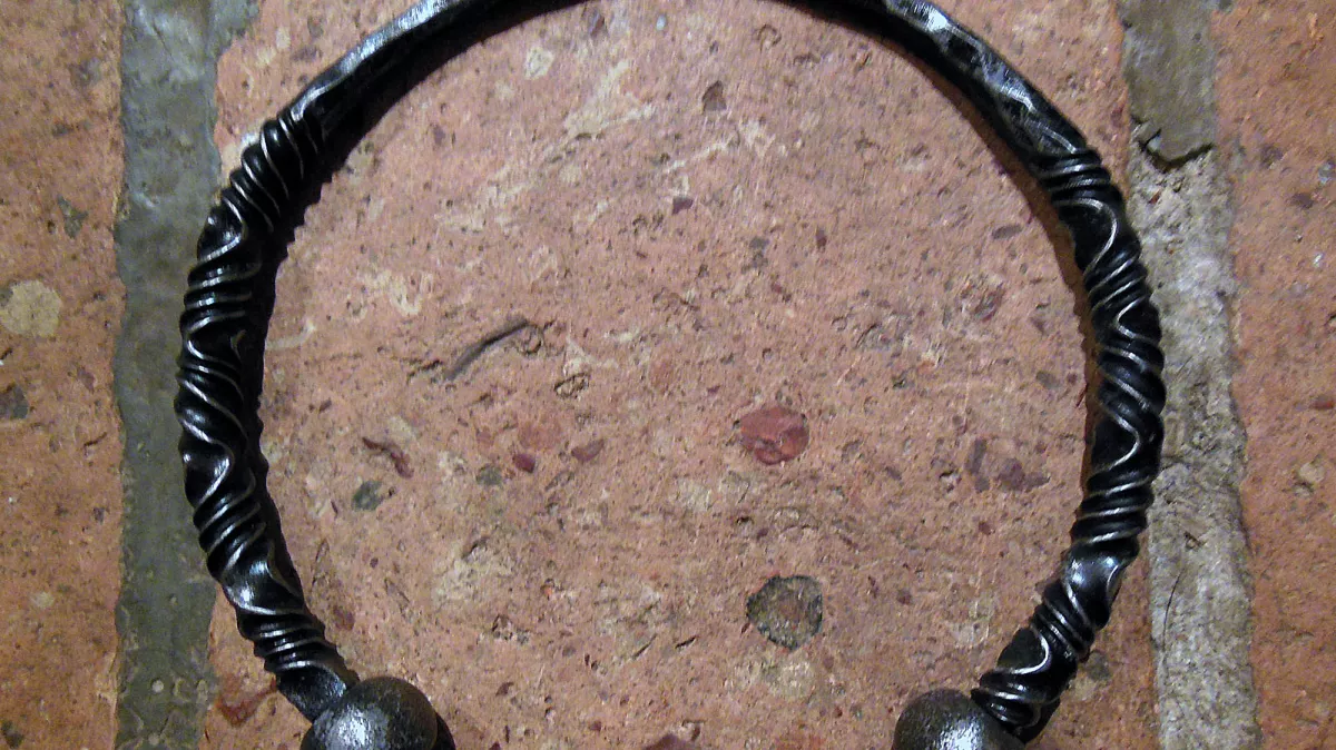 Image de présentation du la création Bijou forgé - Torque à boulle