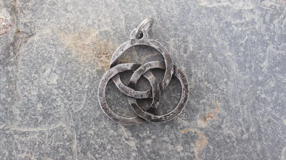 Image de présentation du la création Bijou forgé - Triquetra triple anneau