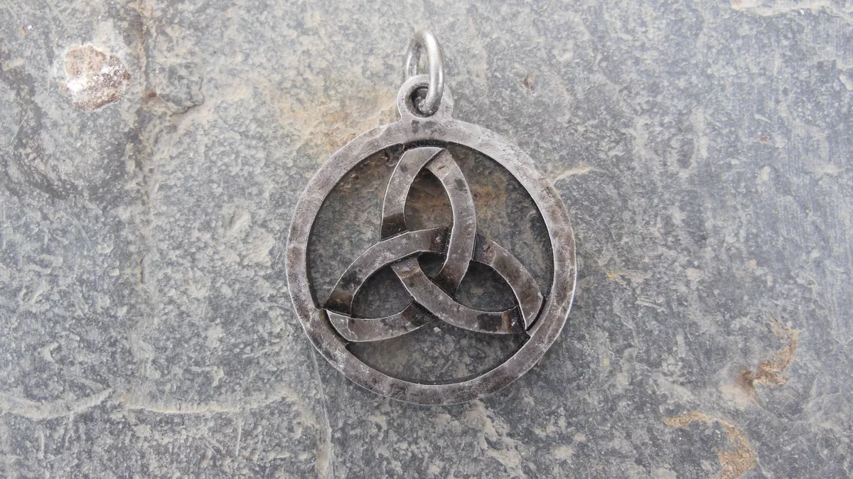 Image de présentation du la création Bijou forgé - Triquetra Inséré