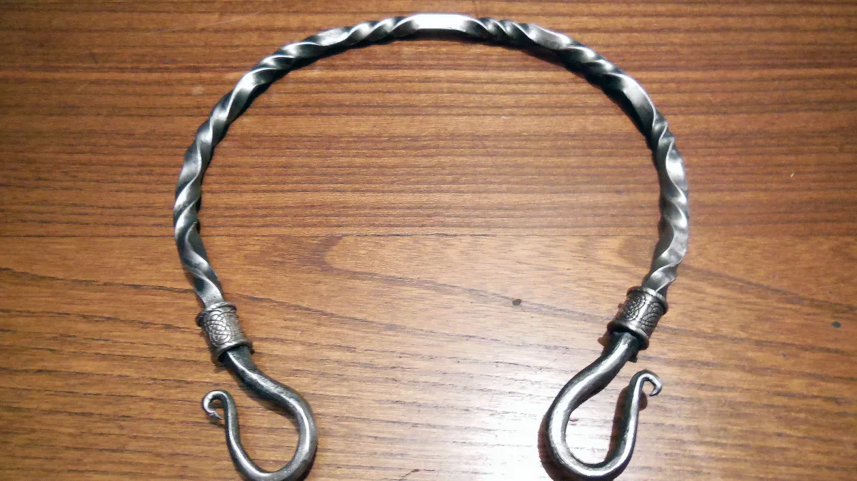 Image de présentation du la création Bijou forgé - Torque forgé avec perle en Argent