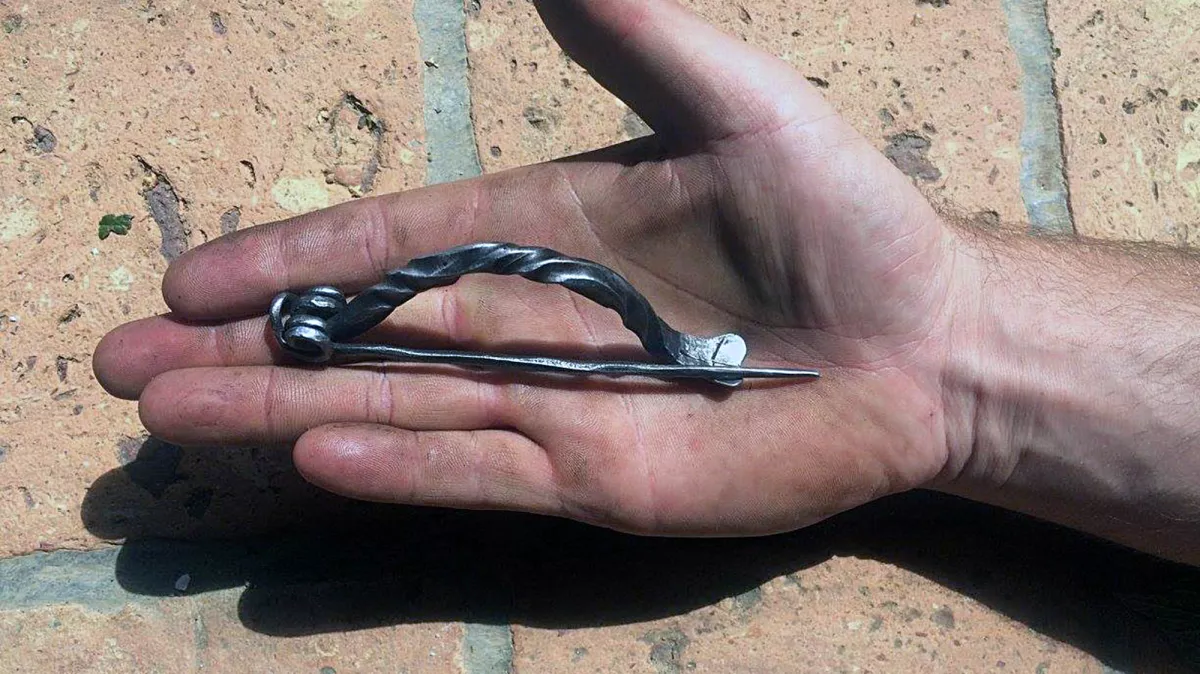 Image de présentation du la création Bijou forgé - Fibule médiévale